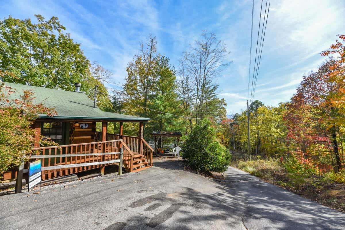 View! Cozy, Private, Fireplace, Hot Tub Log Cabin, Honeymoon! Sevierville Exterior photo
